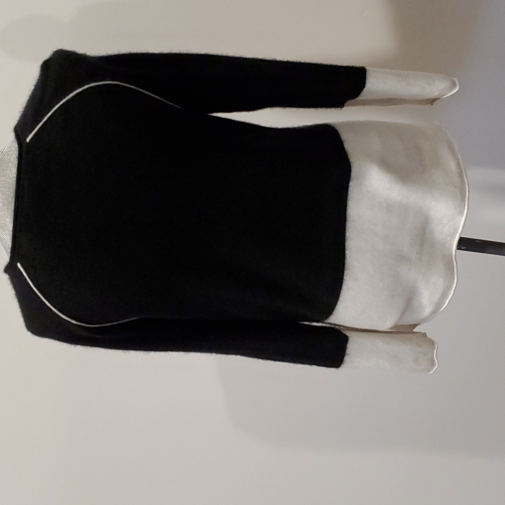 Sweater - Picture 4 of 8